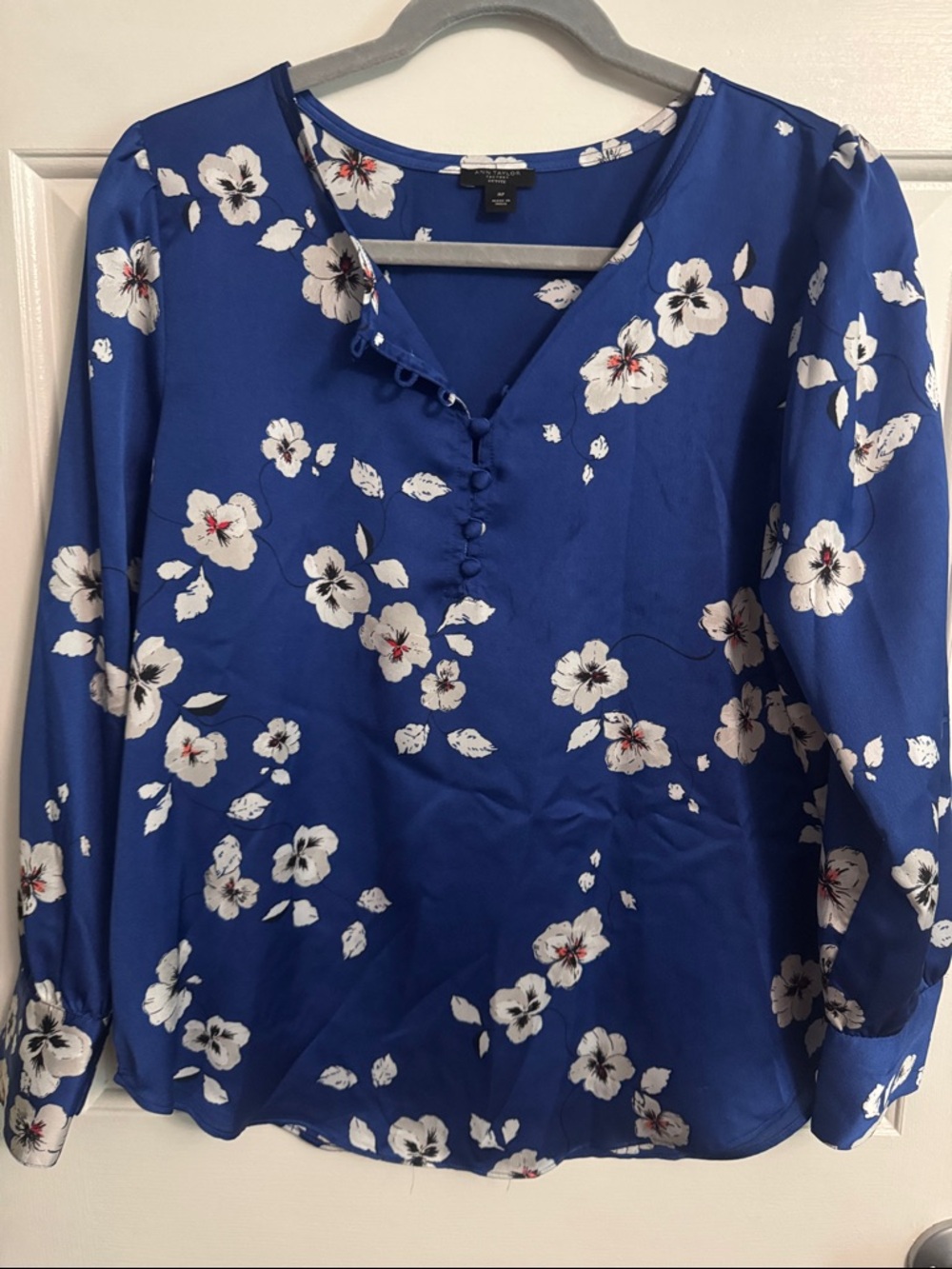 White House Black Market Royal Blue Floral V-Neck Button-Front Blouse